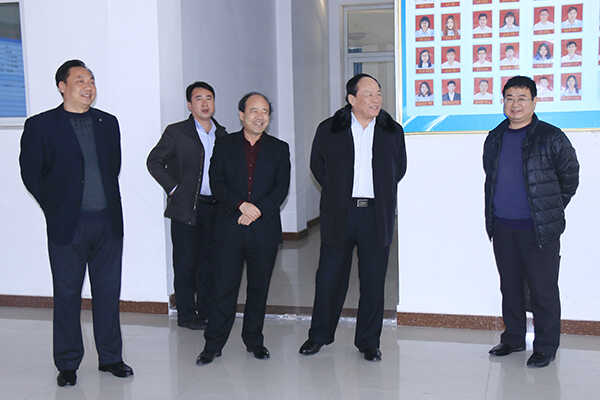 热烈欢迎高新区滨河科技园区领导莅临集团参观指导