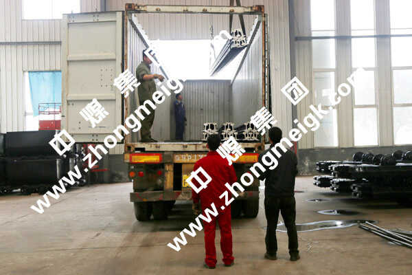 中煤集团国际贸易公司100多吨钢轨经青岛港出口意大利