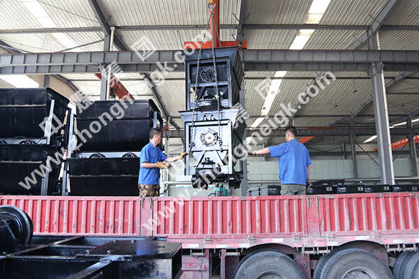  中煤集团一批翻斗式矿车发往江西